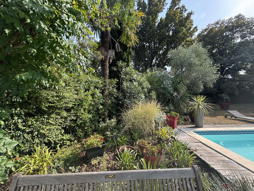 Maison à CARBON-BLANC