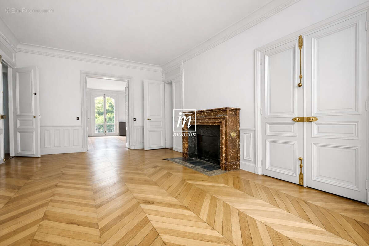 Appartement à PARIS-8E