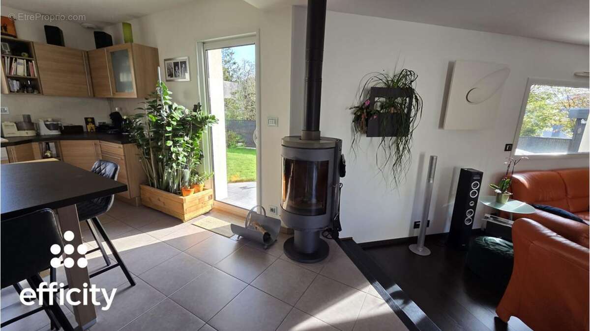 Maison à MONTREUIL-LE-GAST