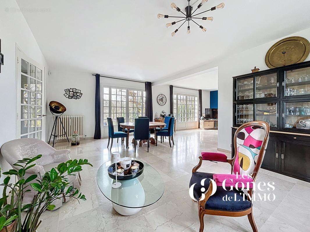 Magnifique propriété de 300m2   Lumière, élégance et art de - photo 4