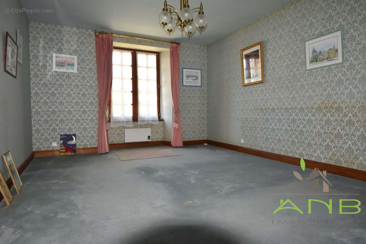 Maison à CHAMPNIERS-ET-REILHAC