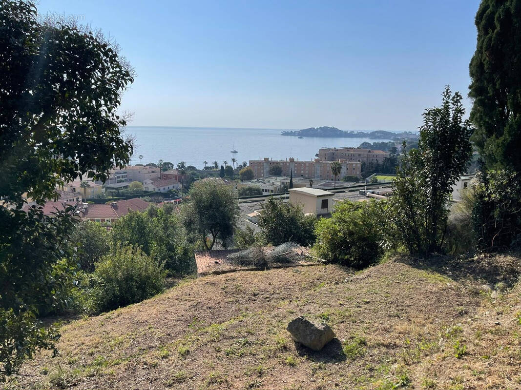 Terrain à BEAULIEU-SUR-MER
