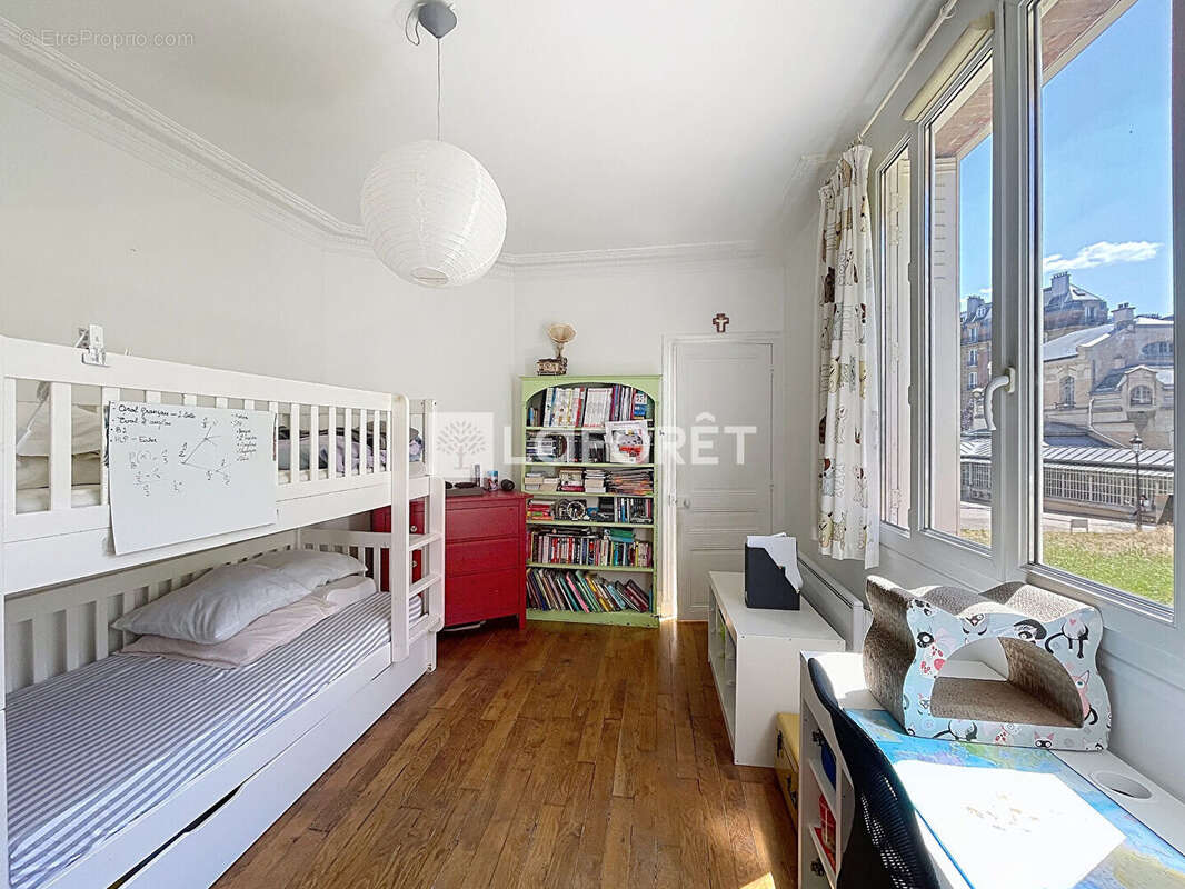 Appartement à PARIS-16E