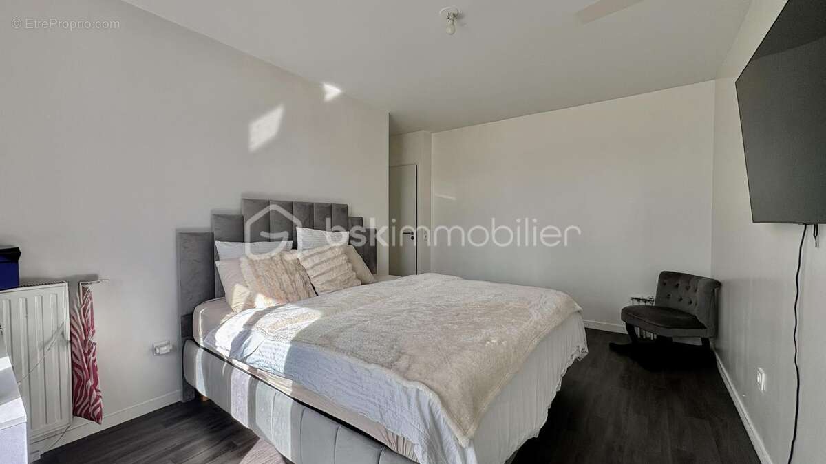 Appartement à LES PAVILLONS-SOUS-BOIS