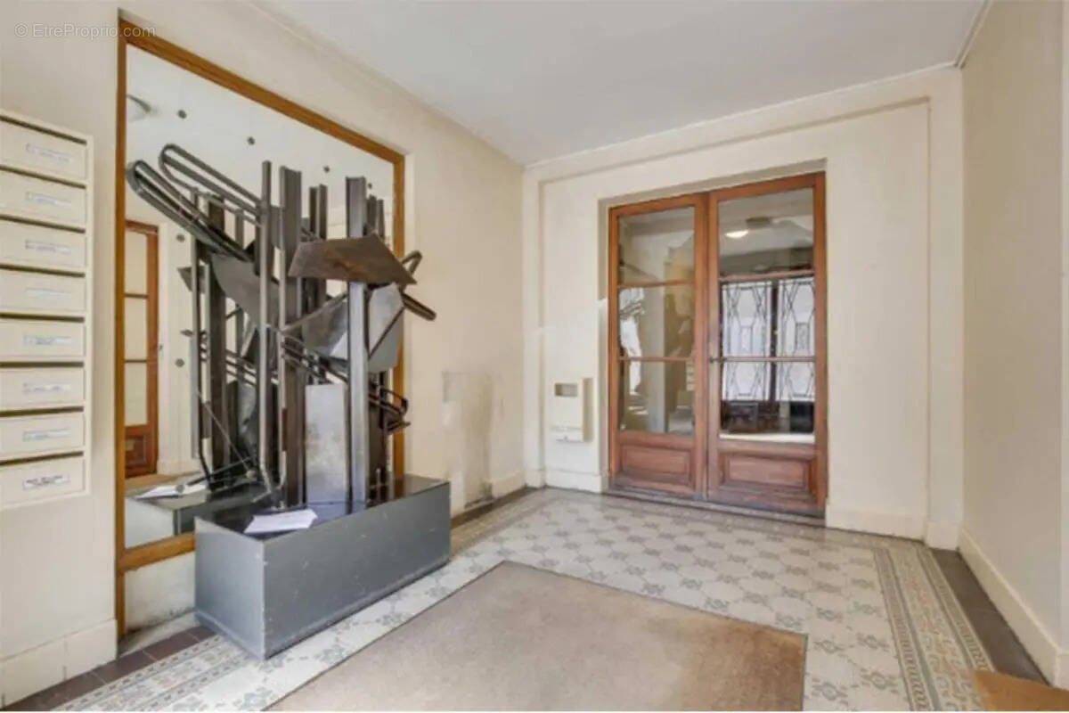 Commerce à PARIS-16E