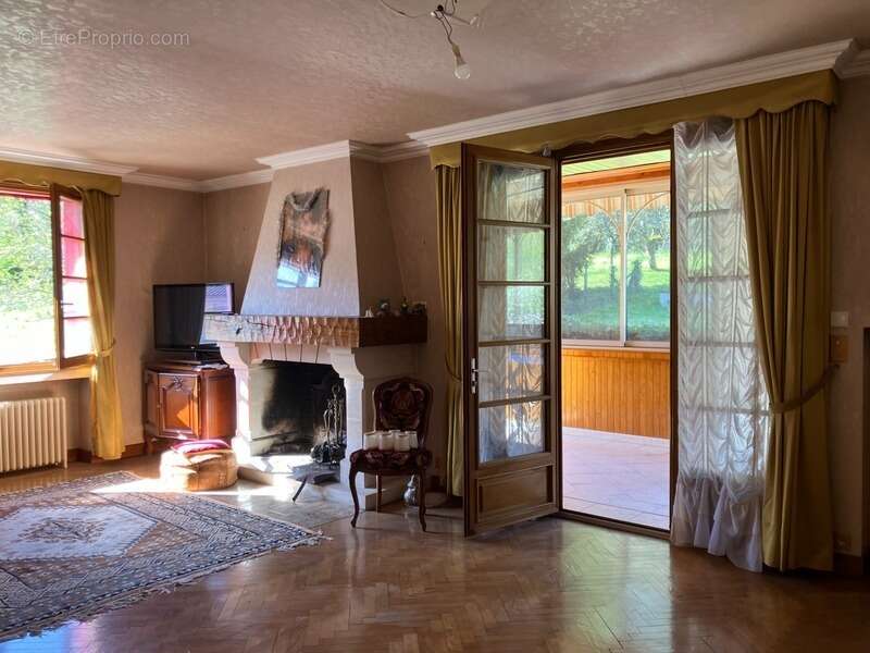 Maison à NOTRE-DAME-DE-SANILHAC