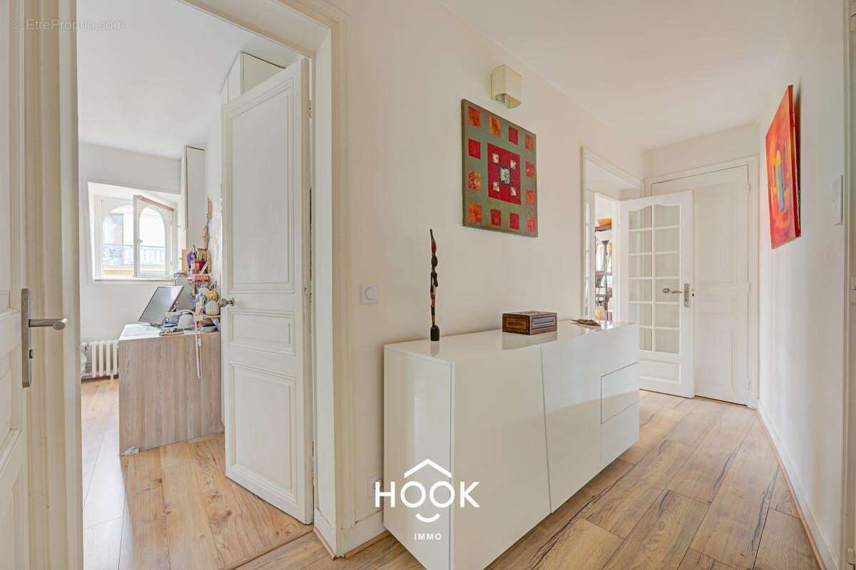 Appartement à PARIS-16E