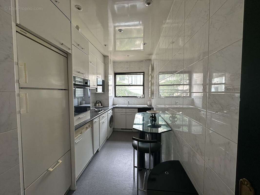 Appartement à NEUILLY-SUR-SEINE