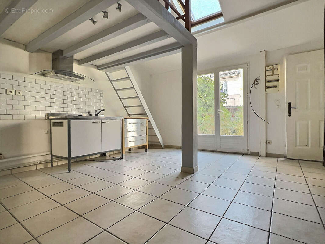 Appartement à MARSEILLE-5E