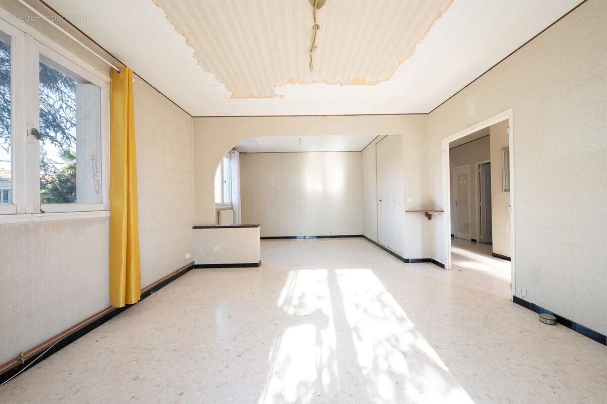  Maison 140 m² + T2 + T3 + Garage – Grand terrain 1 350m² – Saint-Paul-sur-Save - photo 3