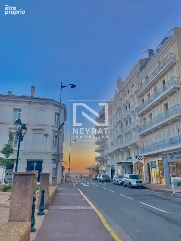 Photo Commerce à Saint-Raphael au prix de 610 000€
