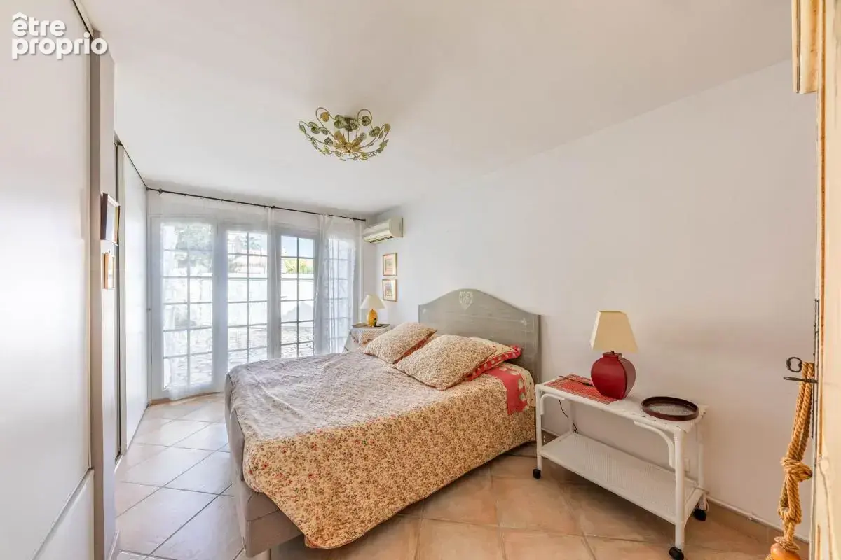 Sanary-sur-mer – maison familiale avec piscine et stationnement - photo 11