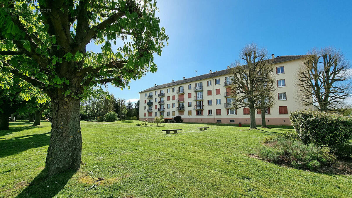Appartement à LE MESNIL-LE-ROI