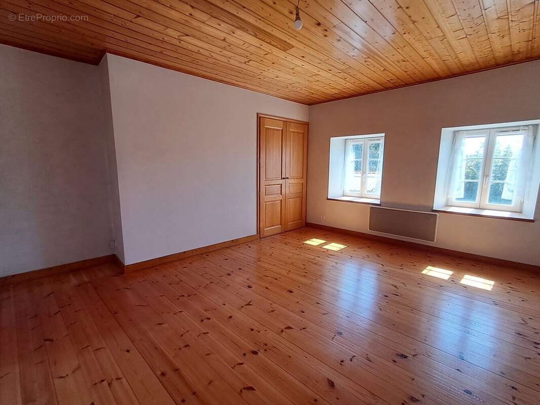 Maison 135 m² à Usson-En-Forez  - photo 6