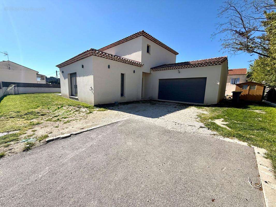 Maison à SAINT-CHAMAS