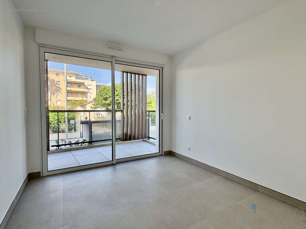 Port fréjus 2   appartement 3 pièces de 76 m2 avec jardin, terrasses et 3 parkings - photo 4