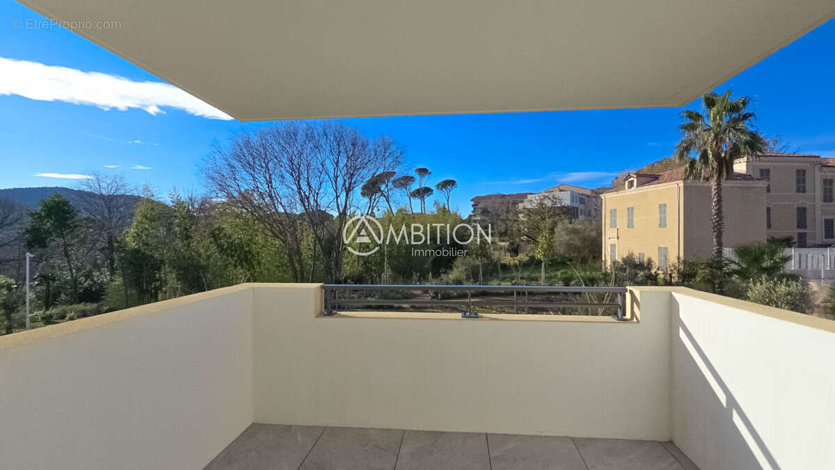 Appartement à LE MUY