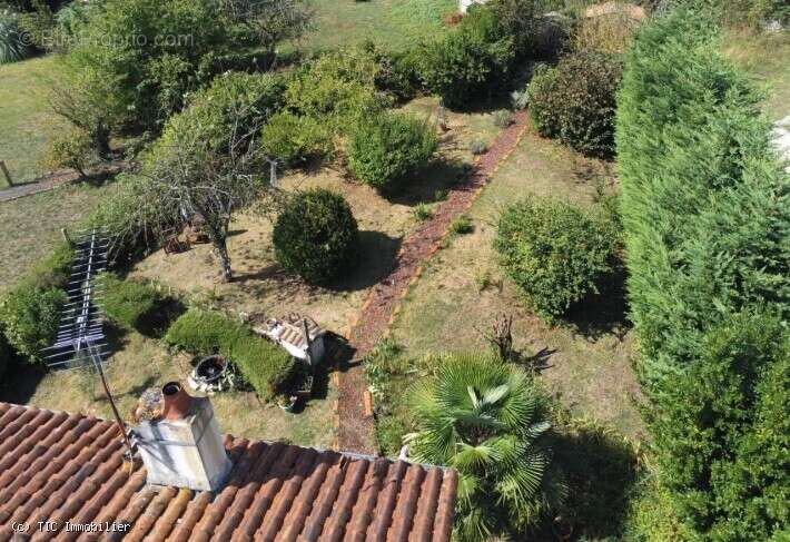 Maison de 3 Chambres dans un Impasse à Charroux - photo 18