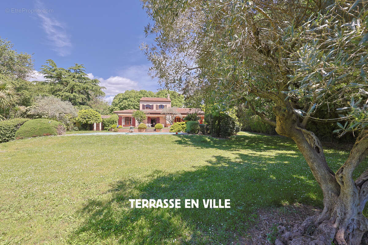 Maison à HYERES