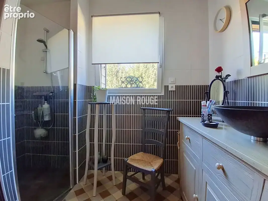 Élégante maison familiale rénovée, cinq chambres, jardin paysager - Coup de coeur assuré - LANGUEUX - photo 10