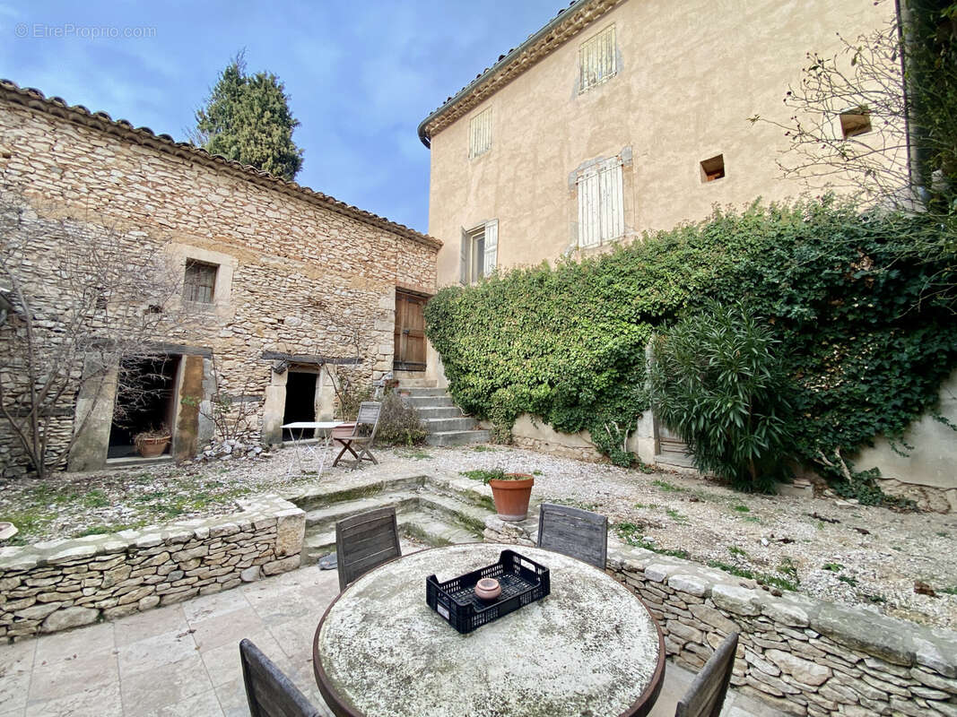 Maison à SAINT-SATURNIN-LES-APT