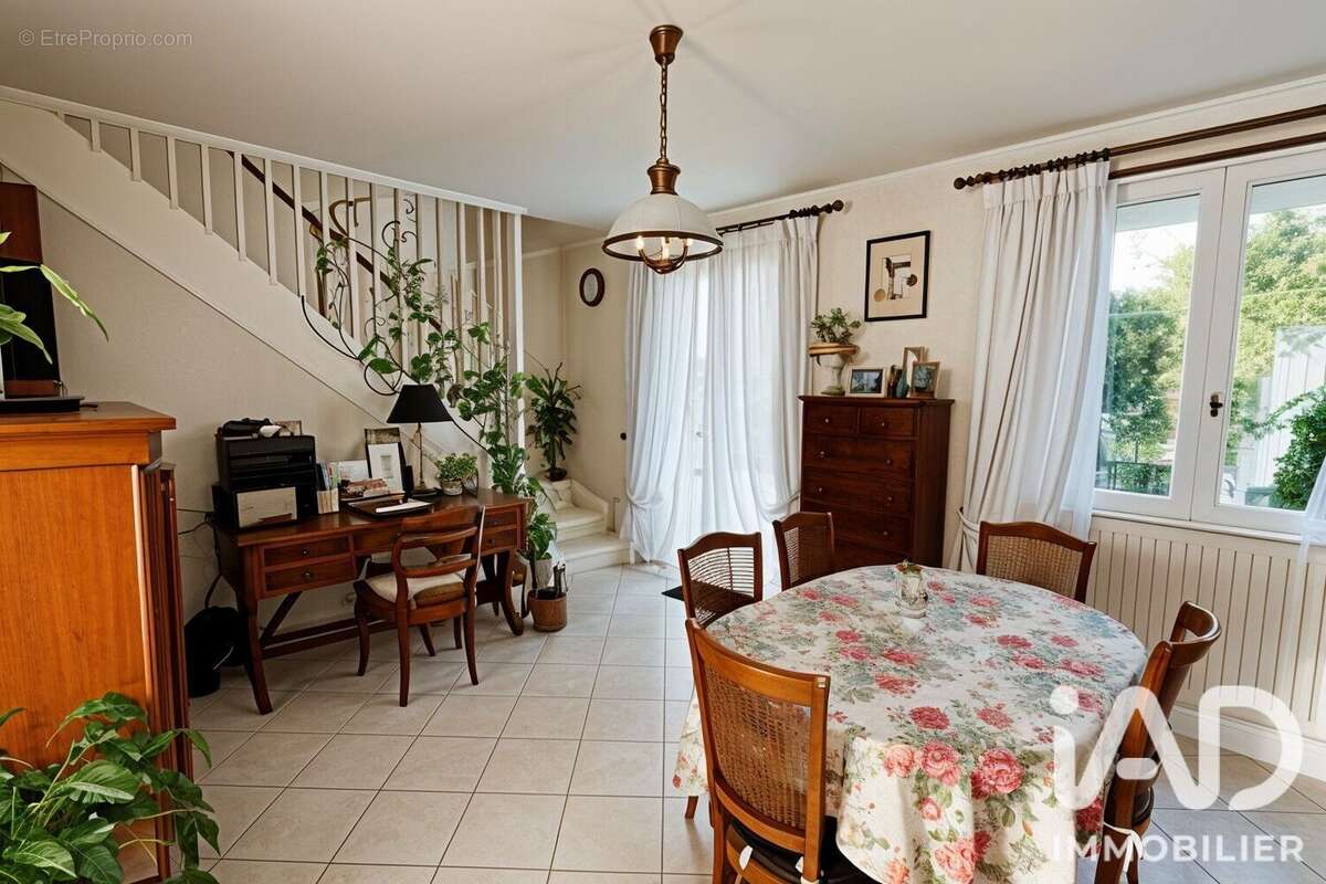 Maison 92 m² à Livry-Gargan  - photo 2