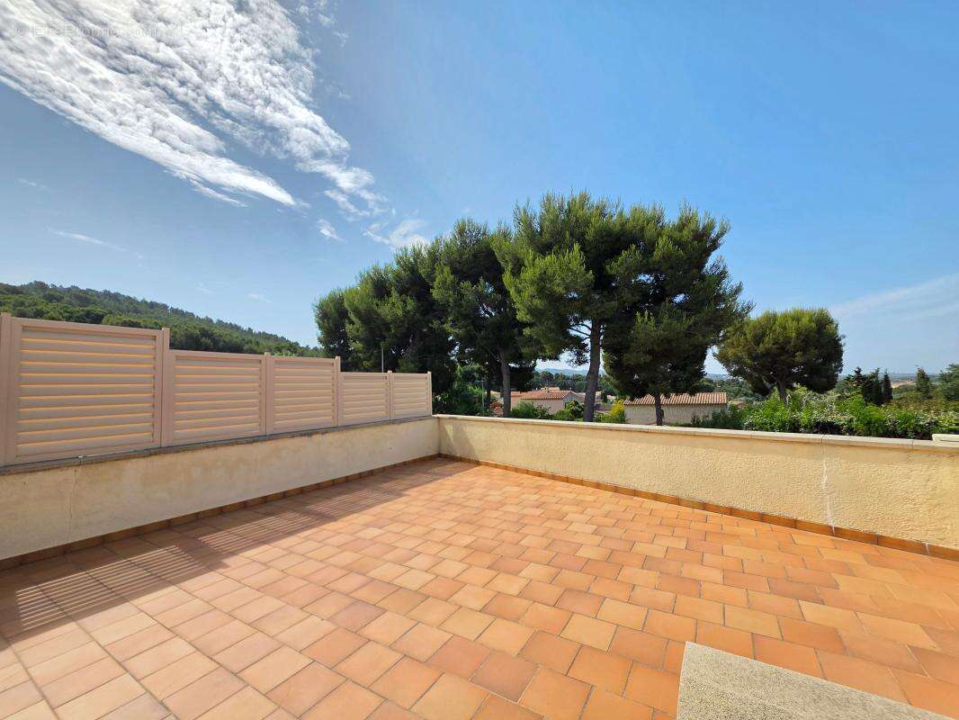 Six-fours-les-plages - maison 4 pieces avec terrasse et stationnements - photo 2