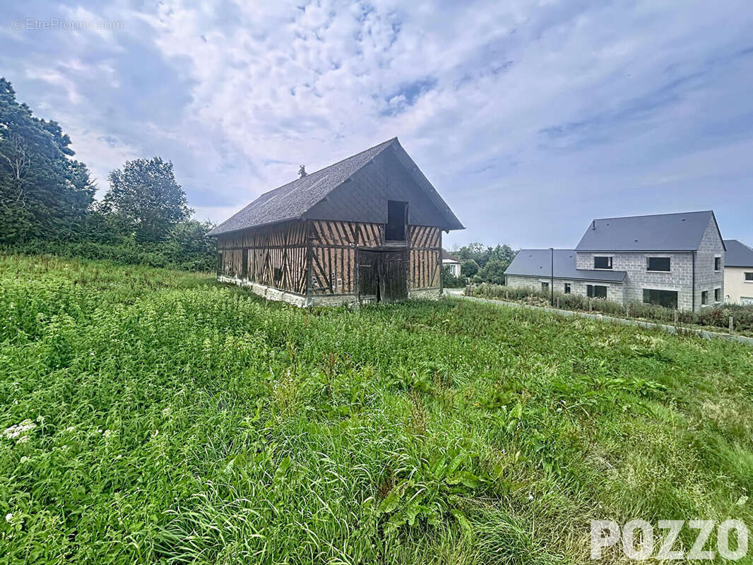 Corps de ferme à rénover sur 1 033 m² de terrain - photo 3