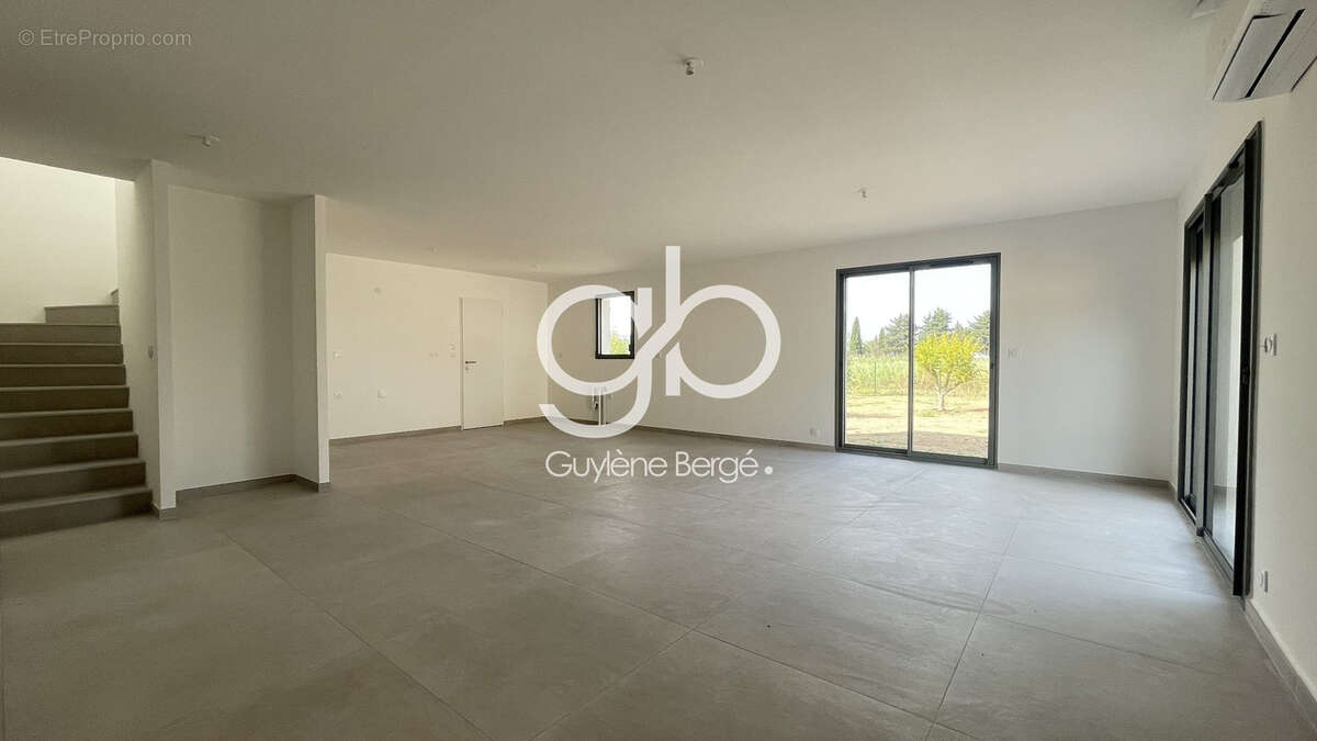 Maison à VIC-LA-GARDIOLE