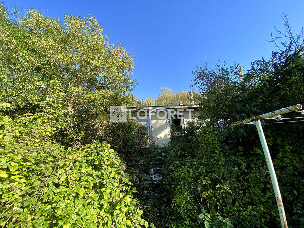 Maison à FOLLAINVILLE-DENNEMONT