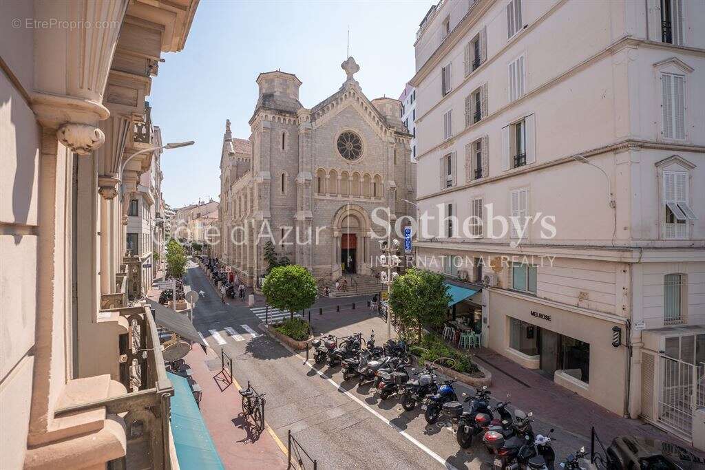 Appartement rénové de 83 m² avec deux suites face au Palais des Festivals à Cannes - photo 10