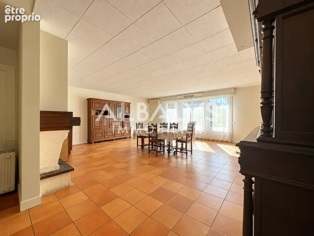 Maison traditionnelle de plain-pied. ST DENIS DE PILE. - photo 3