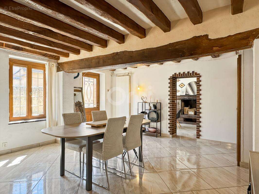 Propriété familiale à 1h de Paris avec seconde habitation indépendante et deux garages - photo 5