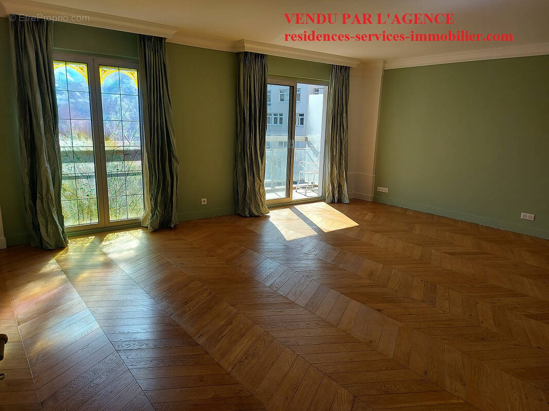 Appartement à PARIS-15E