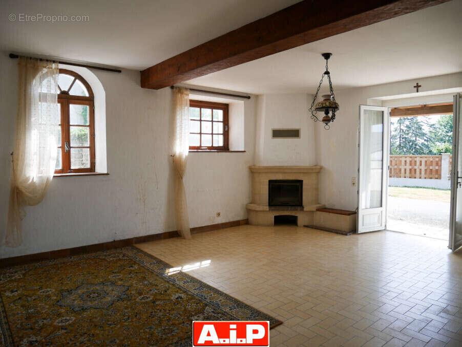 Maison à MONCOUTANT