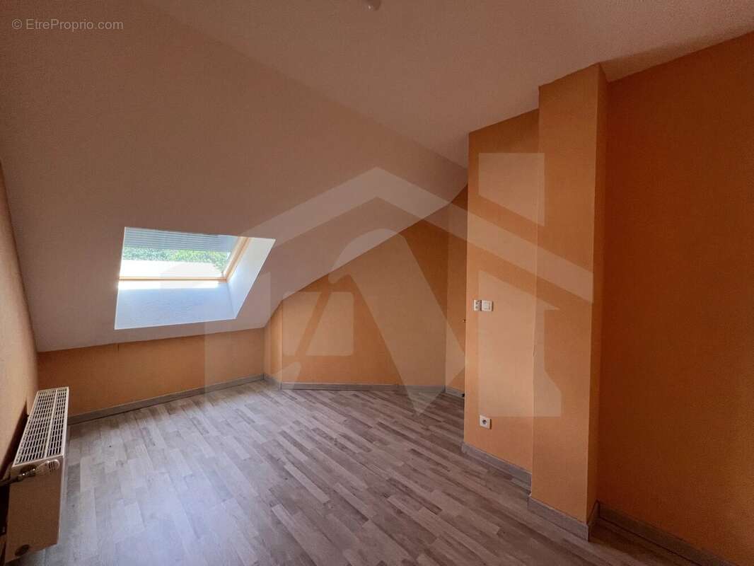 Appartement T3 de 77 m2 dans le Château de Poisat - photo 5