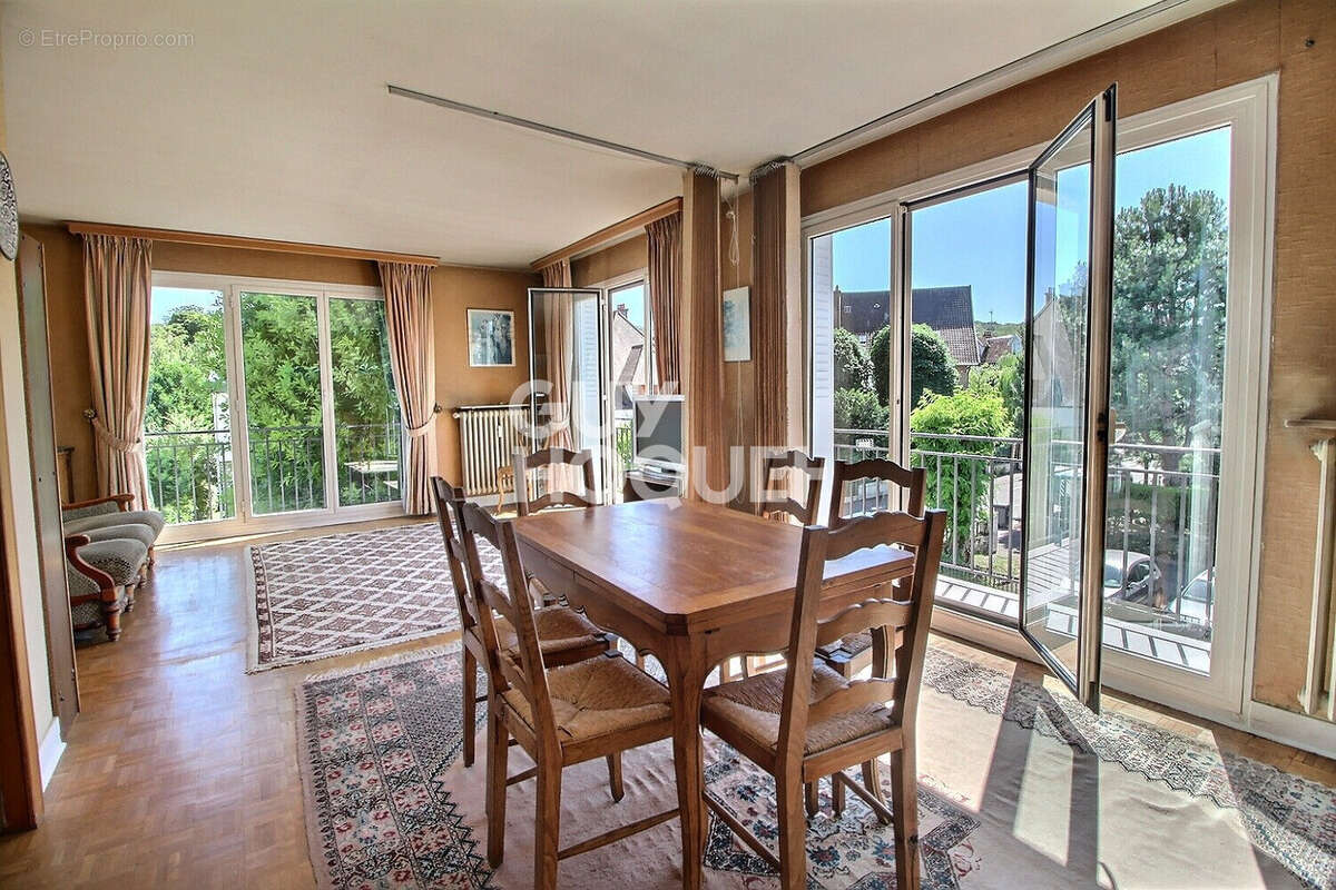 Appartement à CHAVILLE