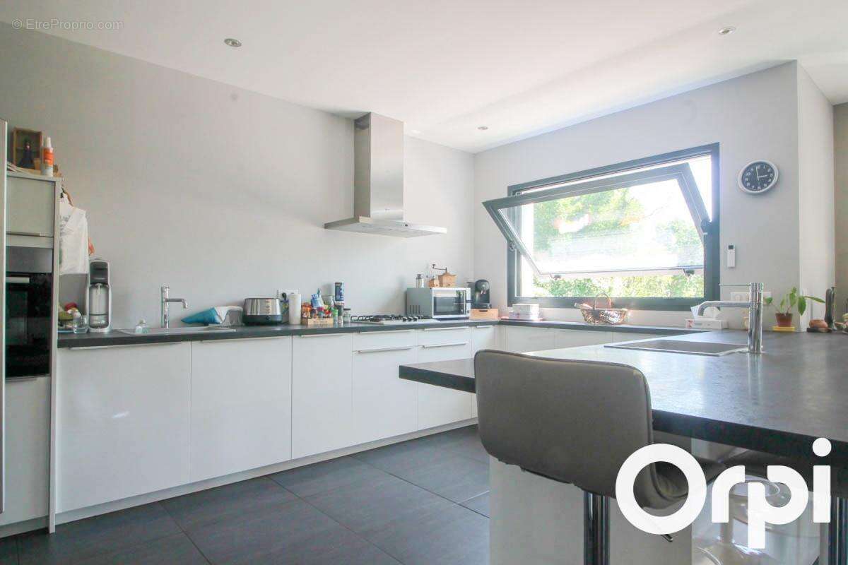 Maison à SAINT-LAURENT-DE-LA-PREE