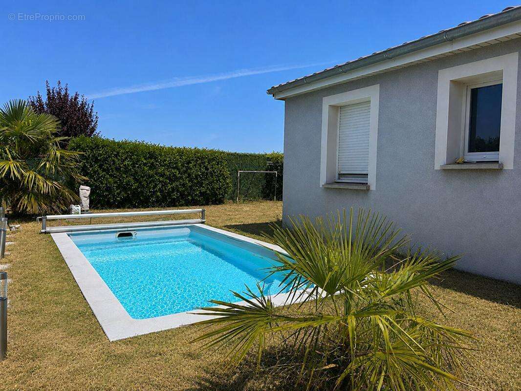 Renaison , maison plain-pied avec piscine - photo 9