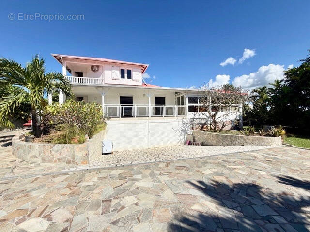 Maison à BAIE-MAHAULT