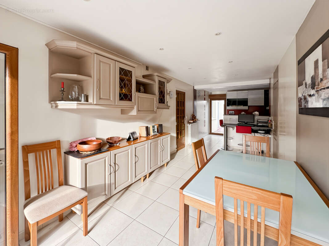 COURBEVOIE 92, Rue Hoche - Maison familiale avec jardins de 111m2 habitables + plus de 52m2 d'annexes (garage - photo 18