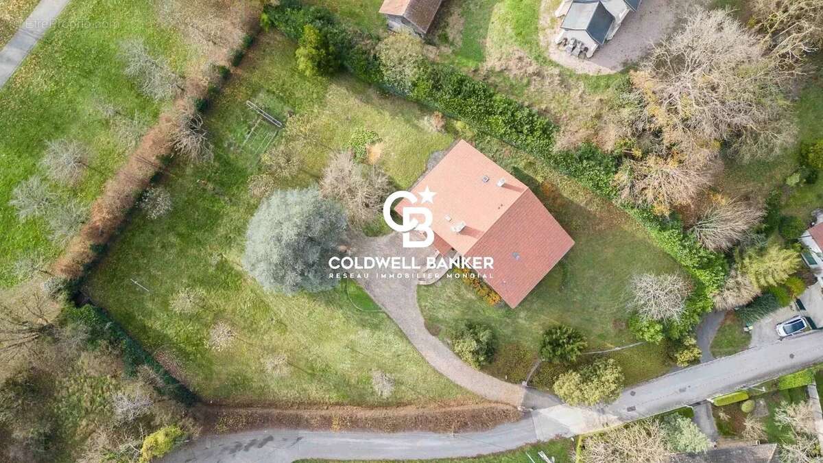 Maison à VETRAZ-MONTHOUX