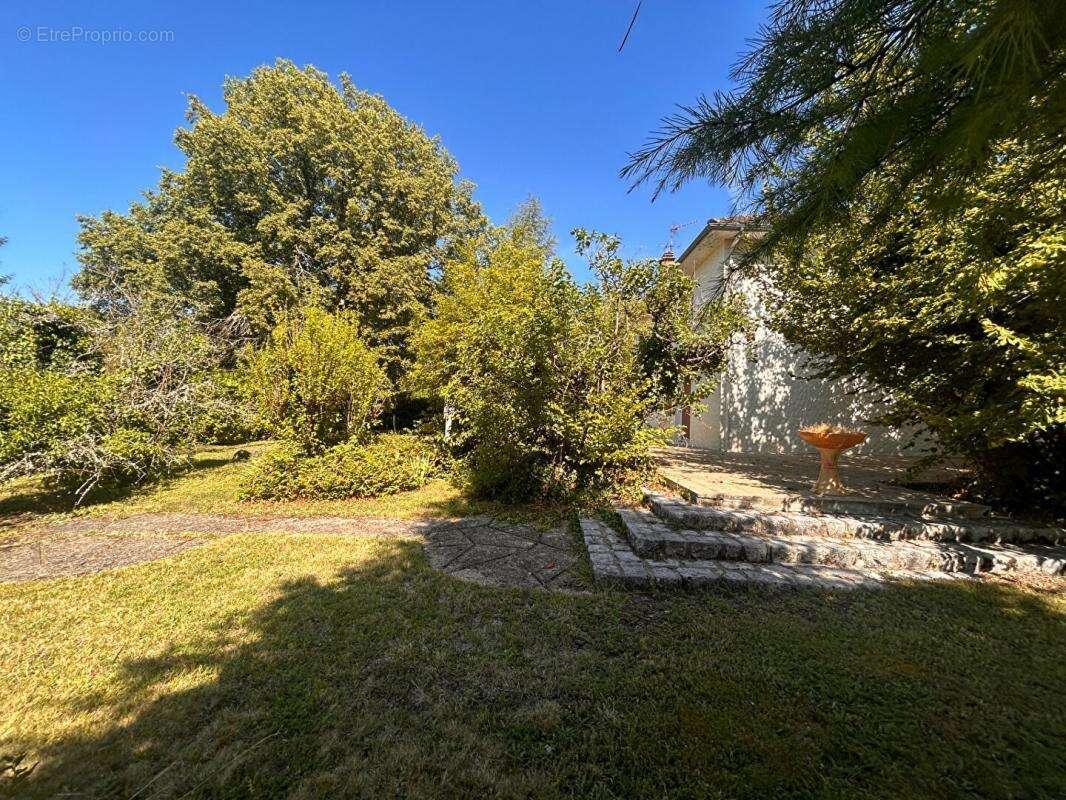 Maison à CHAMPCEVINEL