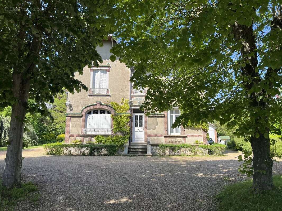 Maison à HOUDAN