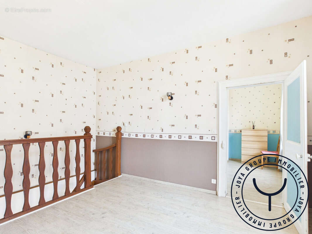 Maison 230 m² à Neuville-Sur-Vannes  - photo 6