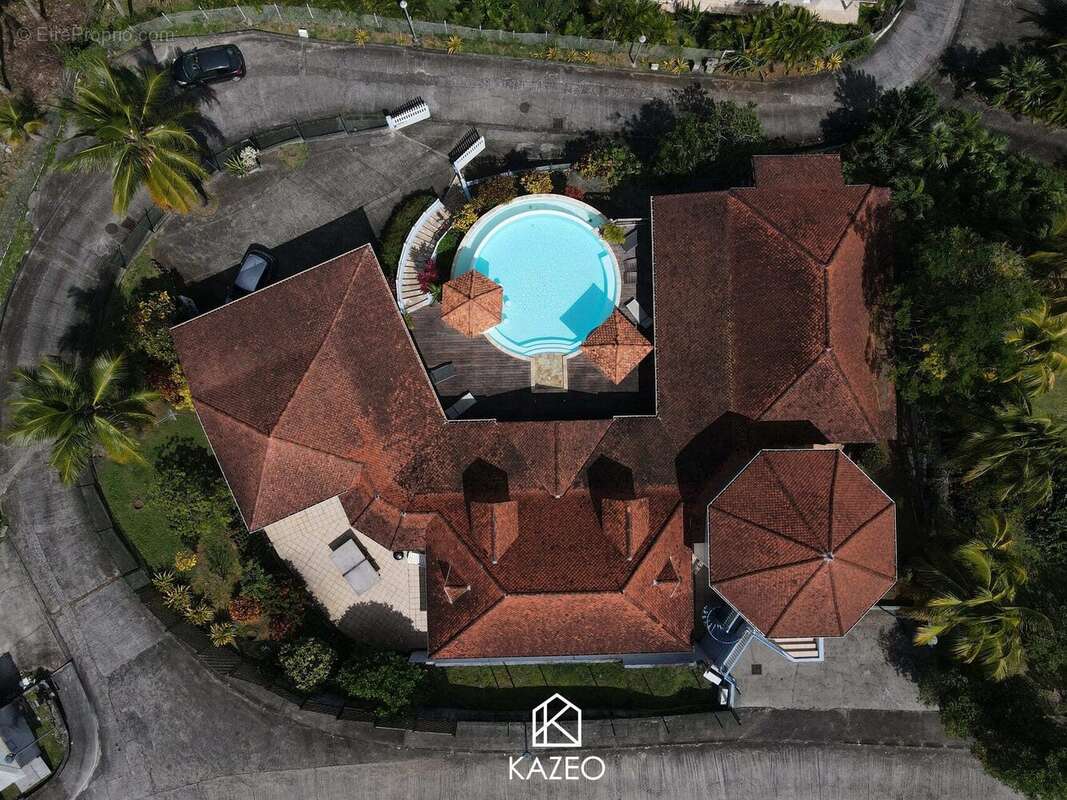 Maison à LES TROIS-ILETS