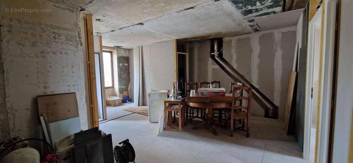 Appartement à VENEUX-LES-SABLONS
