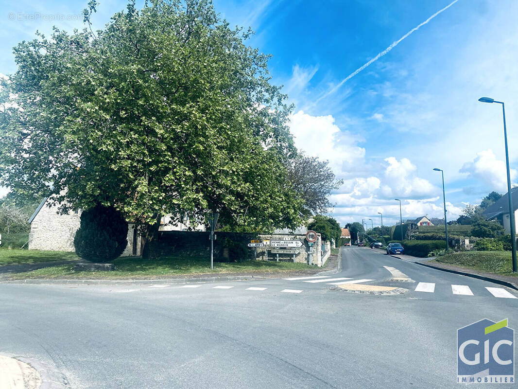 Terrain à ESQUAY-SUR-SEULLES