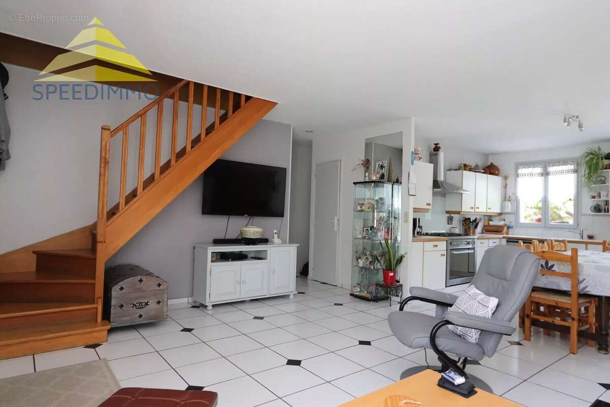 Maison à MANDRES-LES-ROSES