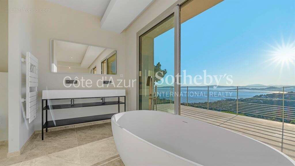 Maison à LES ISSAMBRES